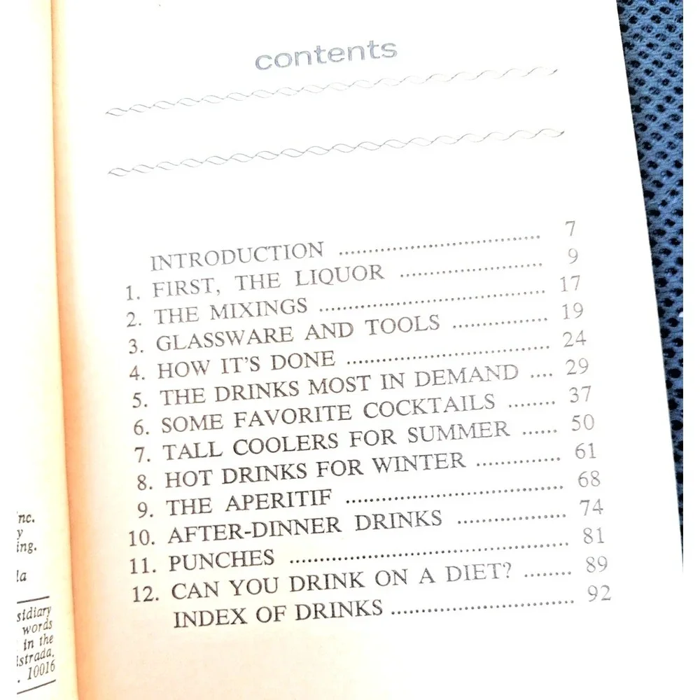Heublein's Manhattan & Extra Dry Martini Cocktails (1969)‎ - Vintage Paperback